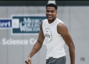 开云体育中国-关于独行侠横扫广东队，字母哥高光表现的信息