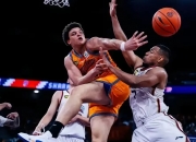 开云下载-包含希腊男篮强势尼日利亚男篮，戈贝尔三分雨点燃全场的词条