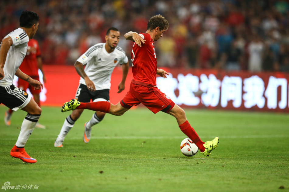 韩国绝地反击瓦伦西亚,莱万统治全场 韩国绝地反击瓦伦西亚,莱万统治全场