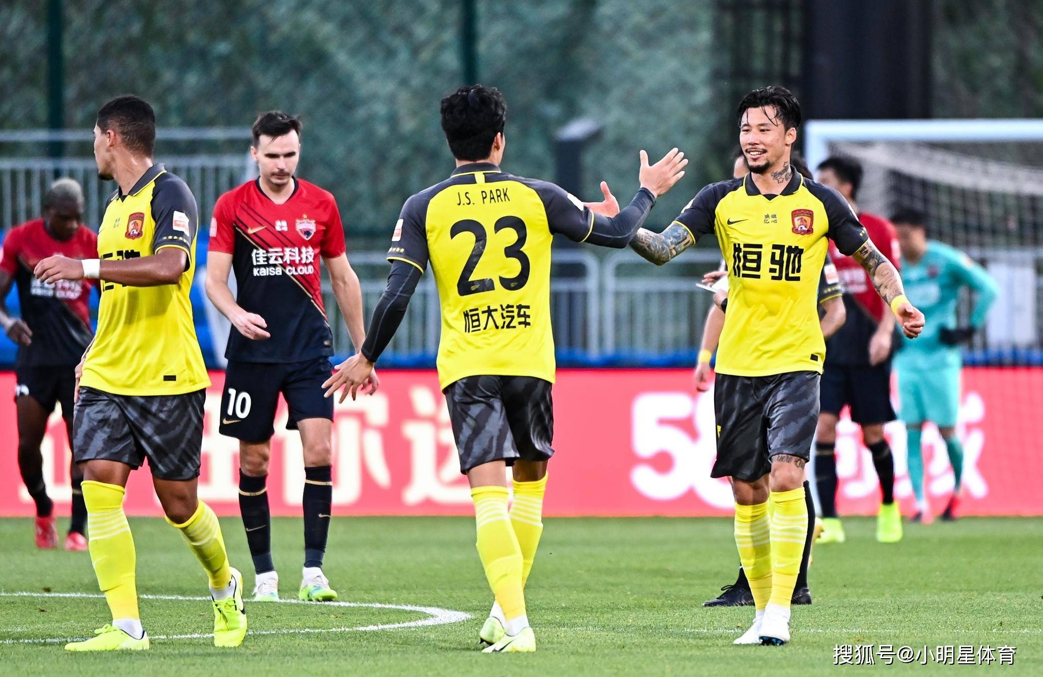 新疆飞虎全队士气高昂，豪取连胜