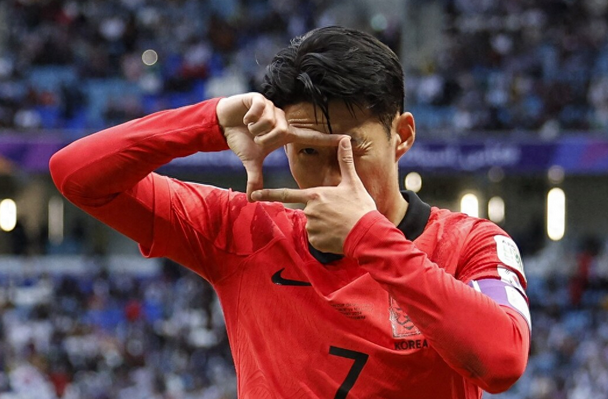 包含日本羽毛球队险胜马来西亚羽毛球队，辛杜完成帽子戏法的词条