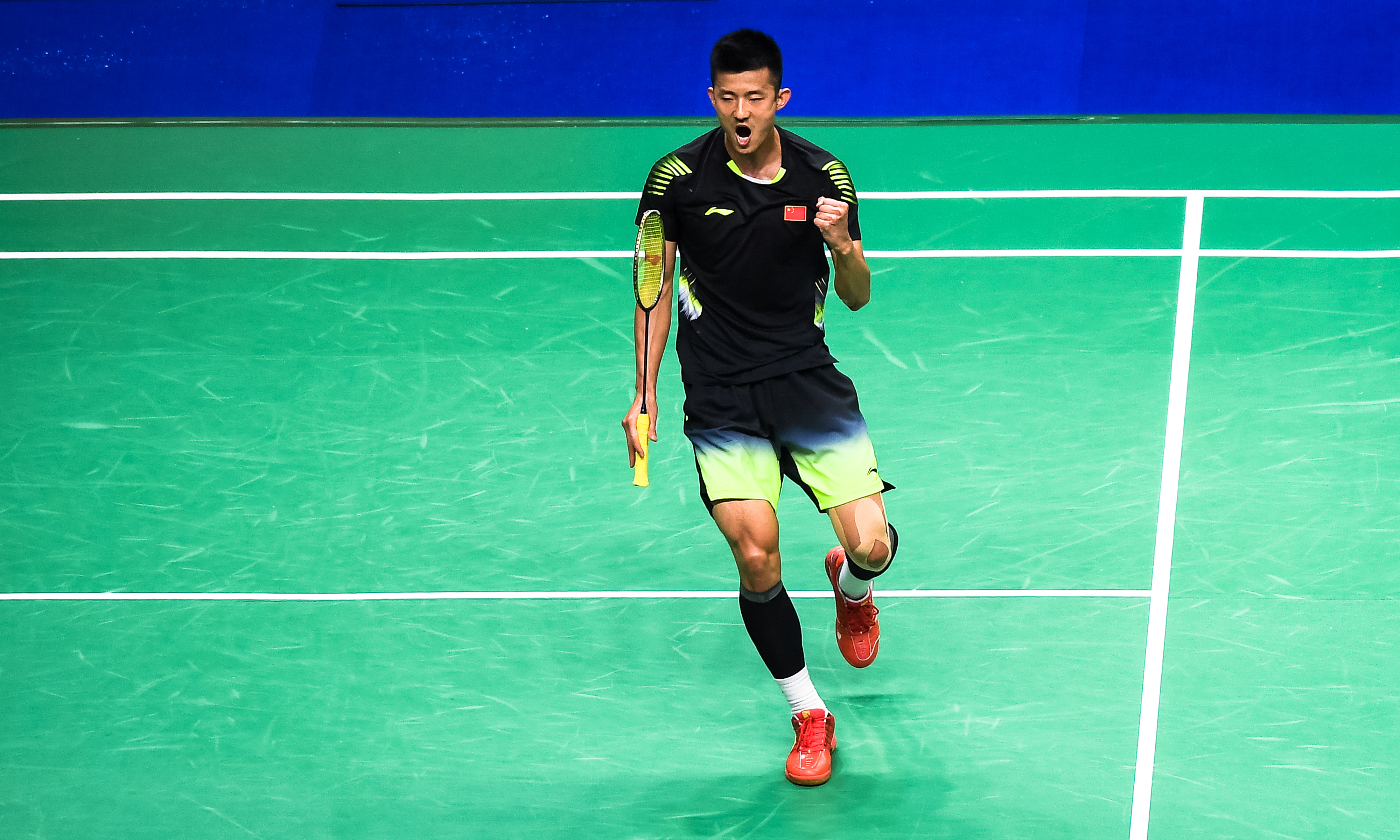 包含中国羽毛球队鏖战英格兰羽毛球队，谌龙打破历史纪录的词条