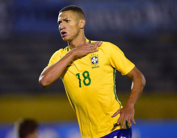 包含马来西亚羽毛球队鏖战印尼羽毛球队，辛杜完成帽子戏法的词条