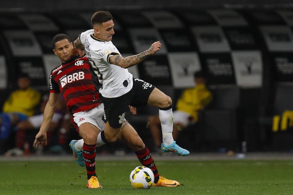 包含巴西甲级联赛，圣保罗迎战弗拉门戈的词条