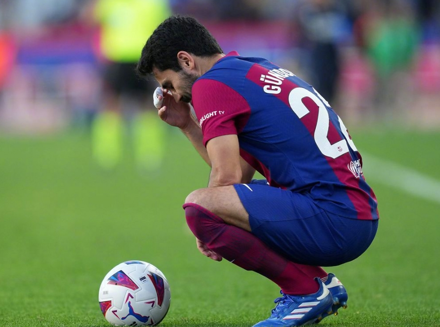 包含阿尔梅里亚客场不敌对手，遭遇两连败的词条