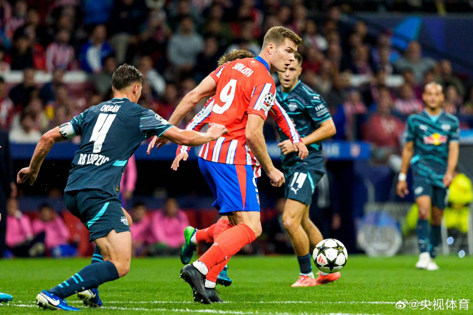 RB莱比锡大比分获胜，继续领跑德国足球联赛的简单介绍