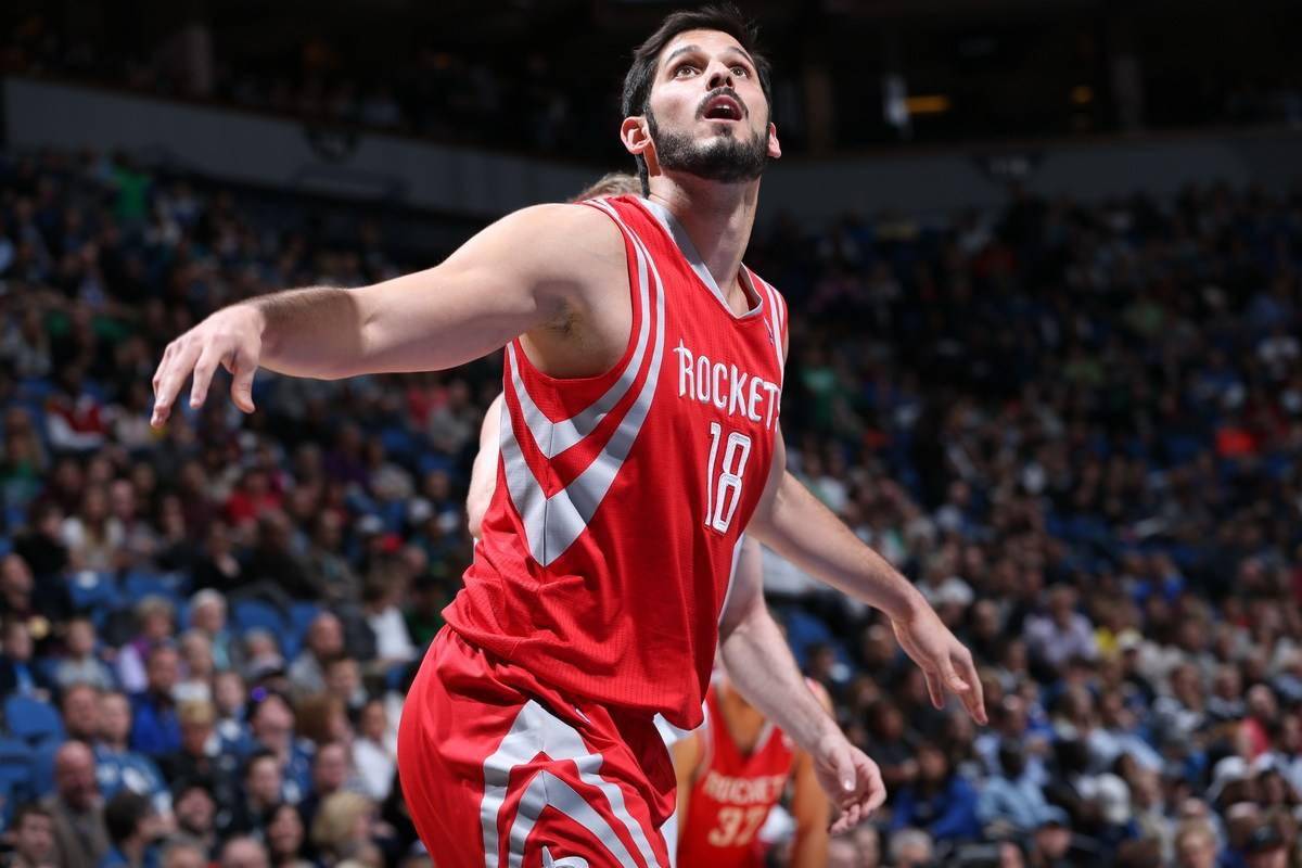 以色列篮球队在比赛中掀起热潮