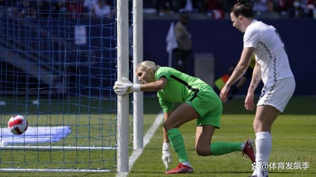 西班牙女足队员因膝伤退出比赛的简单介绍