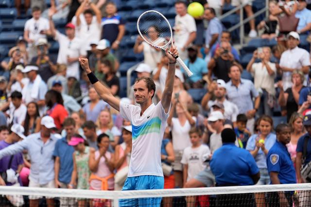 美网横扫戴维斯杯，梅德韦杰夫点燃赛场的简单介绍