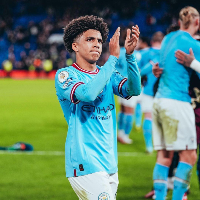 包含法国AS集团客场遭遇挑战，绝地反击成功的词条