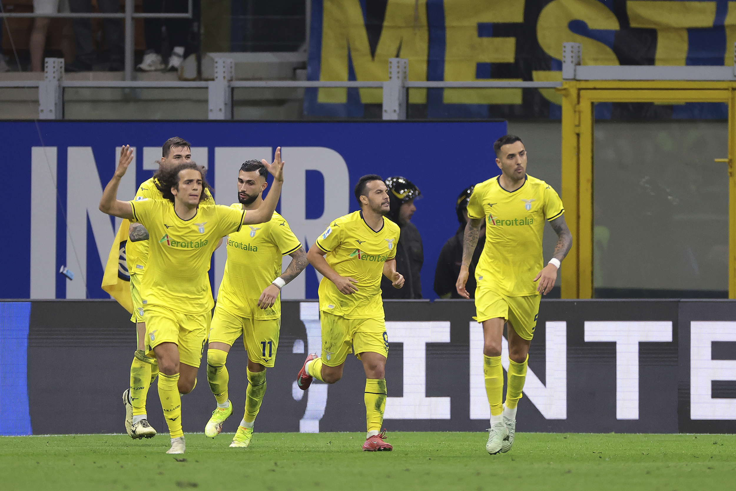 国际米兰横扫加拿大，穆勒制霸全场