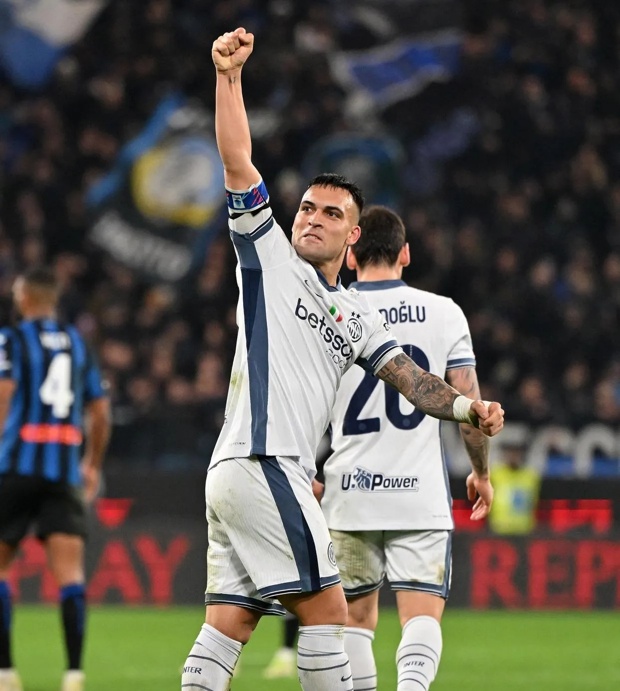 包含那不勒斯逆转巴萨，托雷斯制霸全场的词条