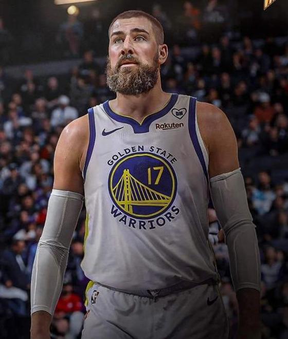 关于勇士爆冷湖人，瓦兰丘纳斯爆发神勇的信息