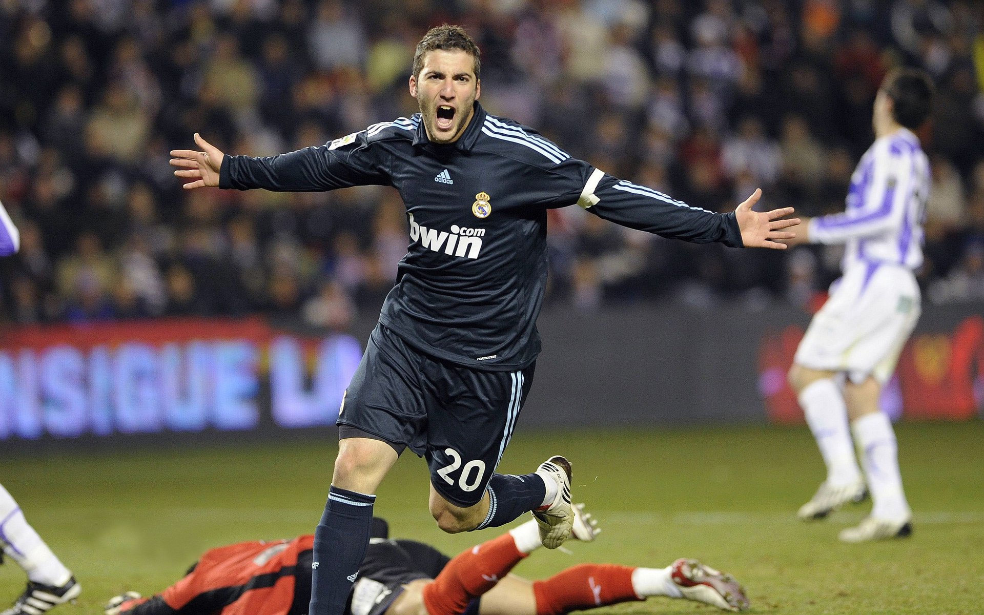 蓝鹰鏖战蓝桥,姆巴佩一锤定音,新时代的欧冠关键先生诞生记