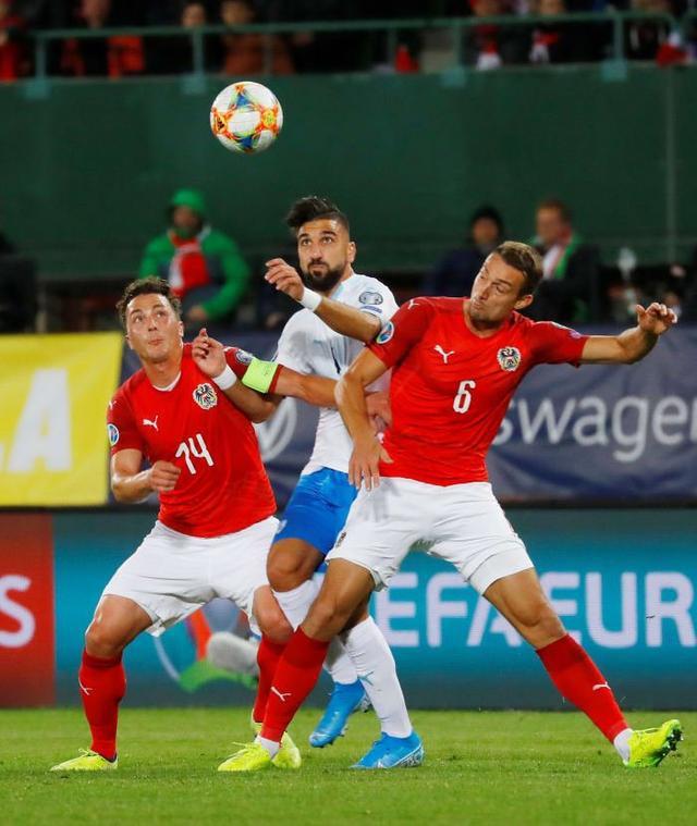 包含欧预赛主教练言行风波，引发球队不稳定的词条