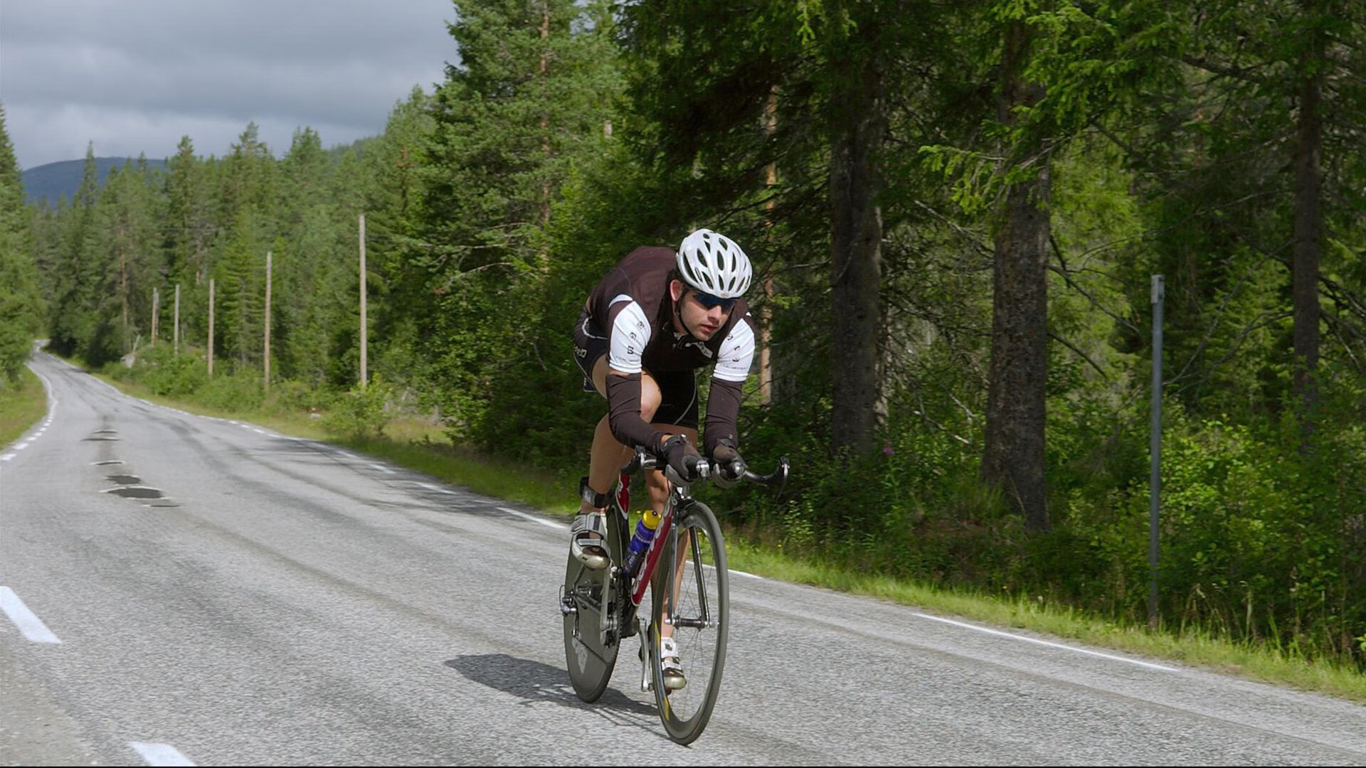 姆巴佩的璀璨与东瀛的逆袭，当个人英雄主义遭遇团队生死战
