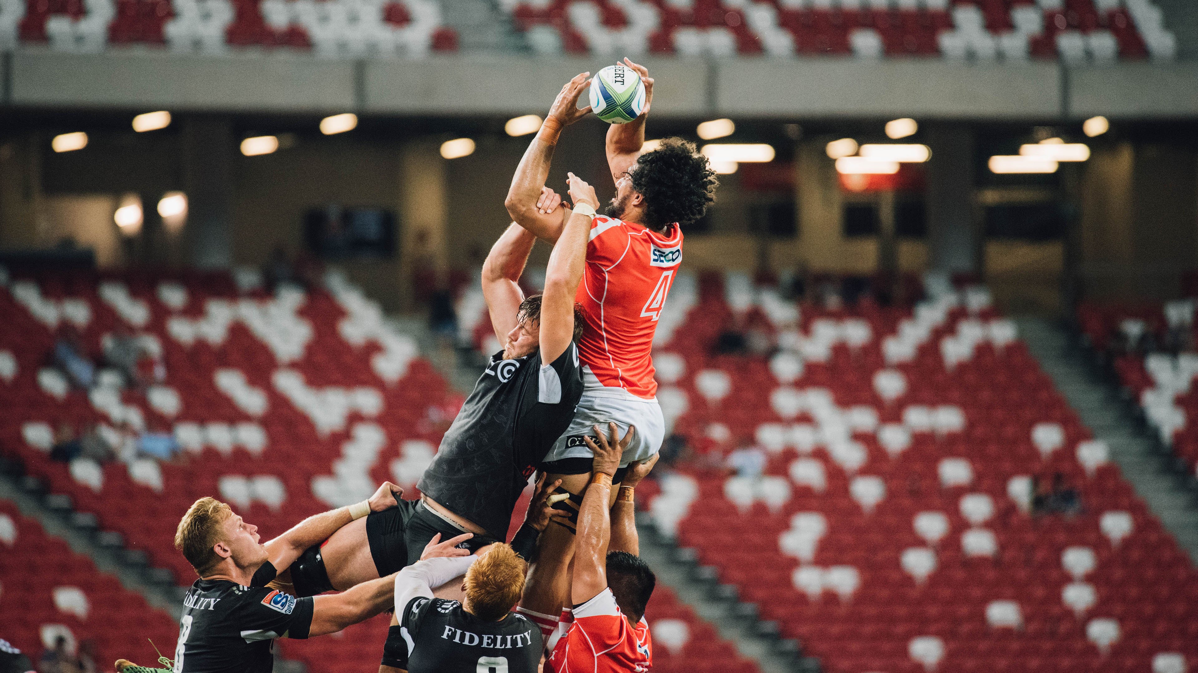 爱德华兹的加冕夜，湖人击溃尼克斯，新王悄然崛起