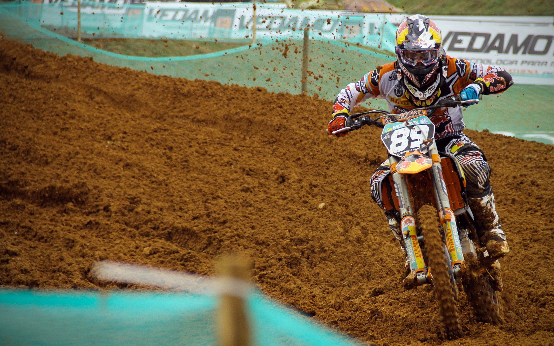 当战火与赛场交织，乌克兰的坚韧与阿坎吉的关键接管